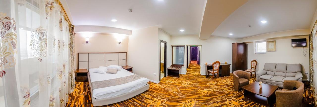 Hostel Parc Fălticeni Exteriér fotografie
